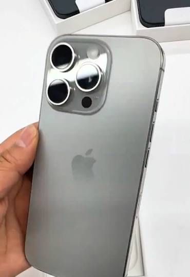 Продам Iphone 16 pro max в сером оттенке!