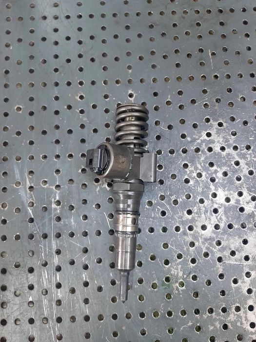 injector bre bkd  azv 2.0 tdi audi a3 8p a4 b7 vw golf 5 0414720404  03g130073g