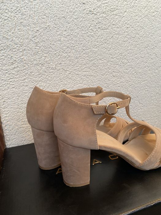 Sandale cu toc