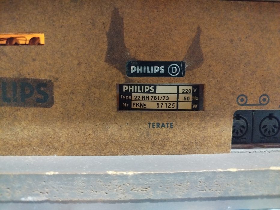 Продавам ретро стерео система Philips – радио/ресивър + оригинални колони