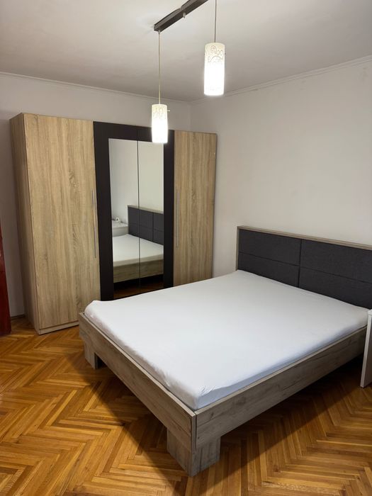 Închiriez apartament
