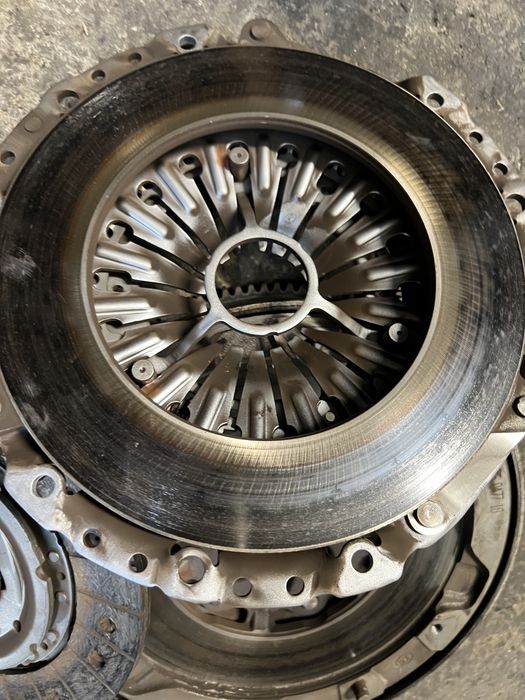 Kit ambreiaj volanta 320d 318d bmw f10 f30 e90 e60 n47d20a/c