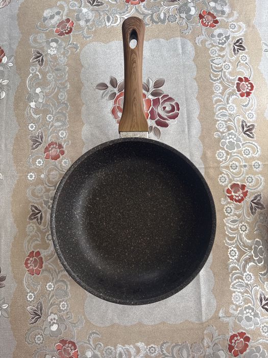 Сковорода с антипригарным покрытием