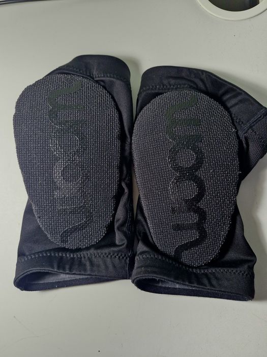 Genunchiere woom copii