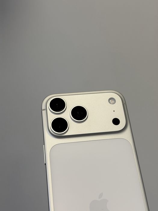 iPhone 17 PRO MAX - 7 цикъла