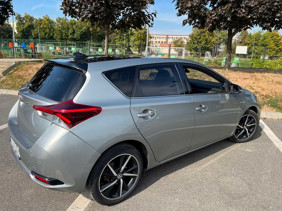 Toyota Auris Touring Sports 1.8 Hybrid Automată, 2018 (prima înmatriculare 02.2019) – 149.457 km | Garanție baterie hibridă | 2 seturi de roți