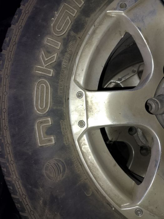 Продам шины на дисках комплект