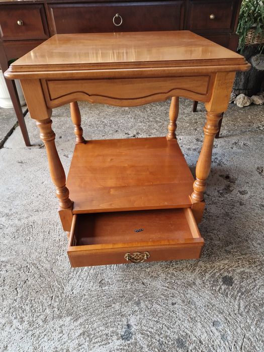 Уникална антикварна дизайнерска шведска масичка масив