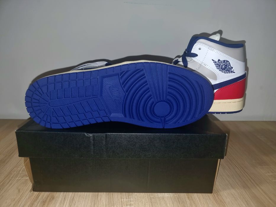 Nike Air Jordan 1 Mid Rare Air