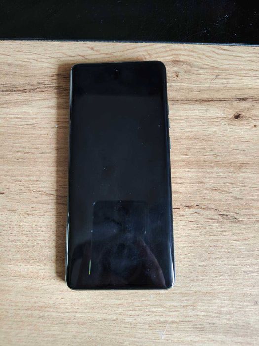 Продавам Motorola edge 40 neo 12/256 в отлично състояние