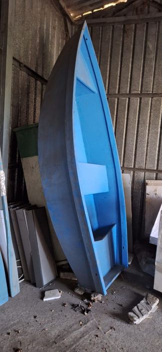 Продается пластиковая лодка