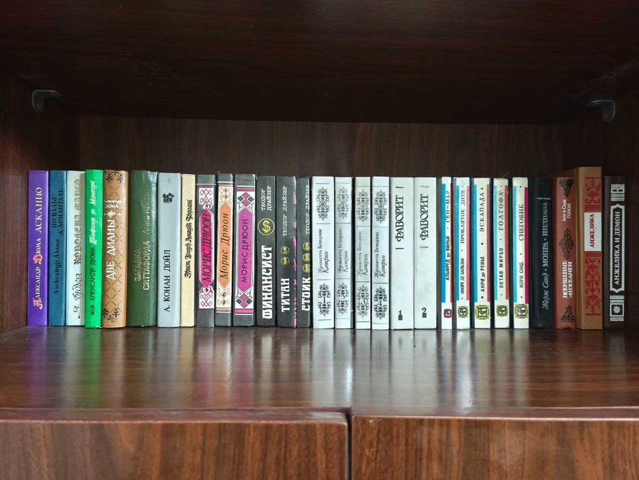 Книги/учебники в ассортименте