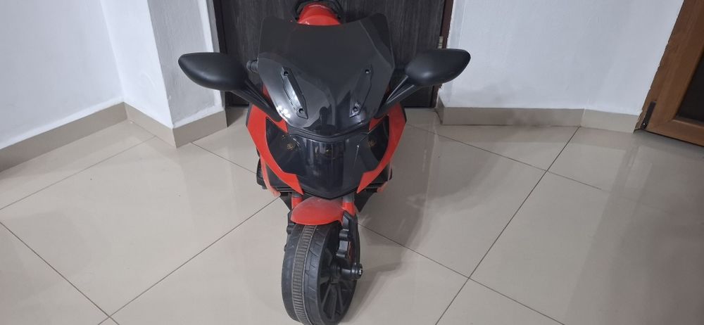 Vând motocicletă electrică