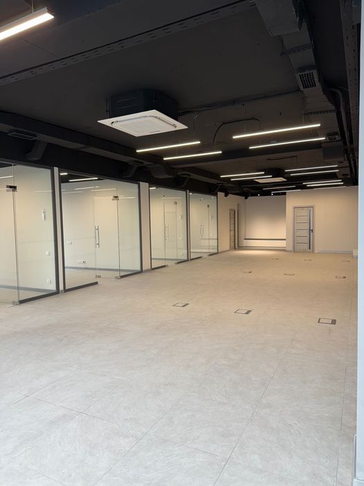 Продаётся коммерческое помещение. Тижорий жой сотилади.