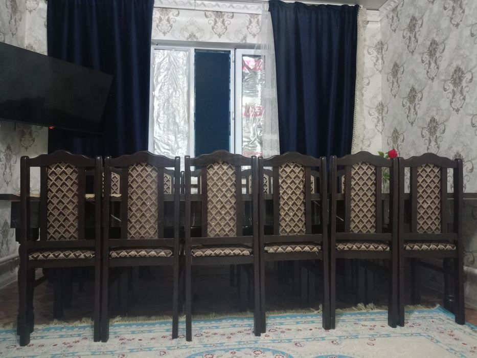 Стол со стульями