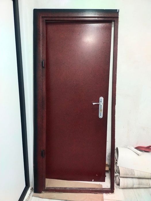 Продам входную дверь