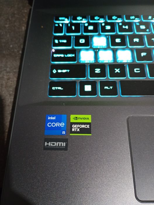 Vând laptop MSI thin 15+tastatura mecanica myria+mouse+mouse pad