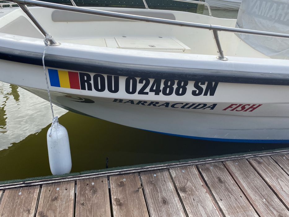 Vând barcă înmatriculată