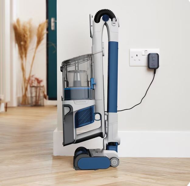 Вертикална прахосмукачка 2in1 Shark IZ380EU PowerPro