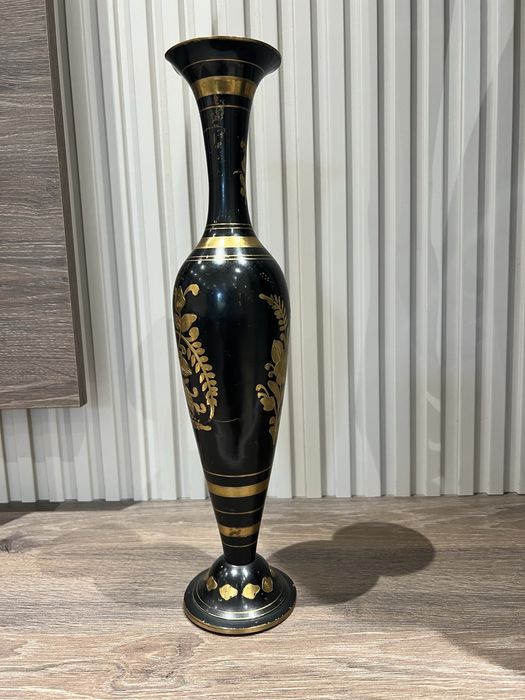 Винтажная металлическая ваза