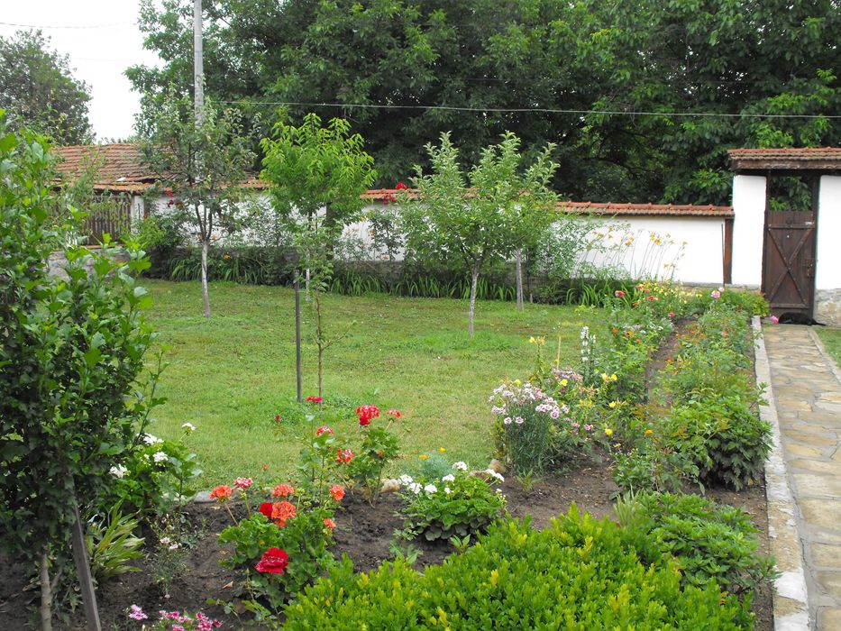 Продава се Къща в с. Дойренци, Област Ловеч - 200 кв.м за 222 €/кв.м - Снимка #1