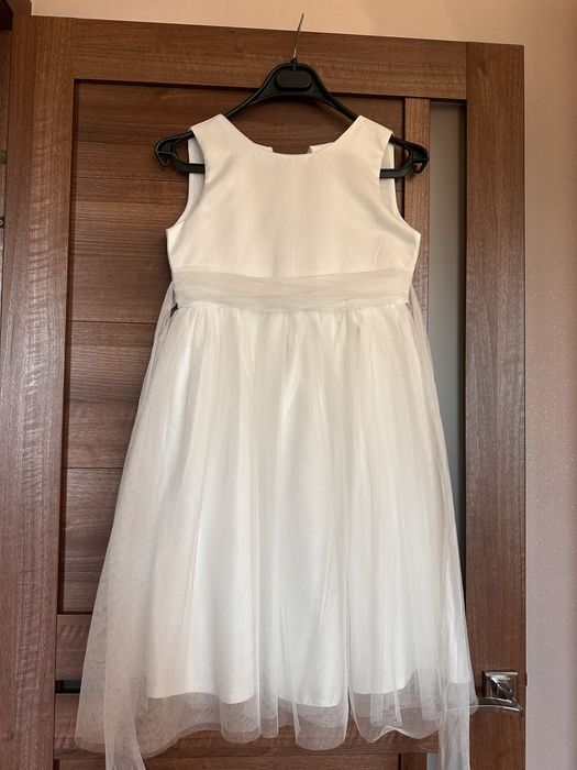 Нарядное платье для девочки 134-140