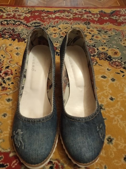 Продаю туфли джинсовые