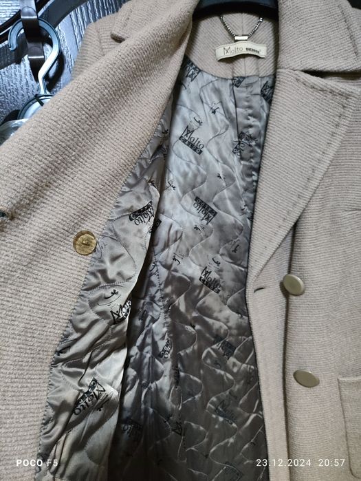 Пальто фирмы Molto caldo
