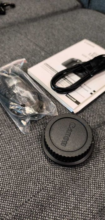 Canon EOS 1300D Като нов