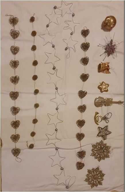 Brad artificial - ornamente și obiecte Crăciun