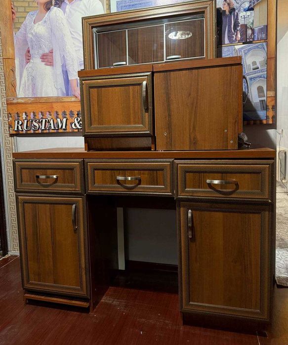 Срочно! Продаётся мебель (трюмо).
