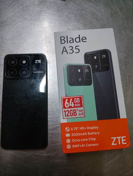 Бюджетный универсальный телефон BLADE A35