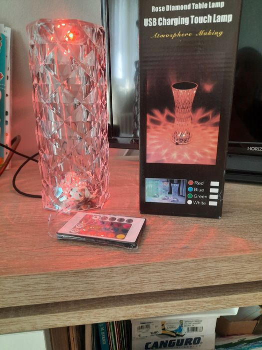Lampa cu telecomanda,cu culori diferite.