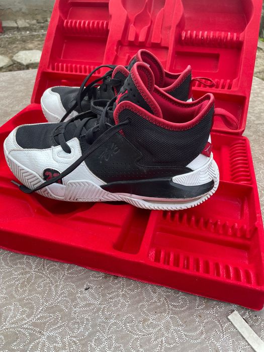 Детски оригинални маратонки  като нови 38 номер