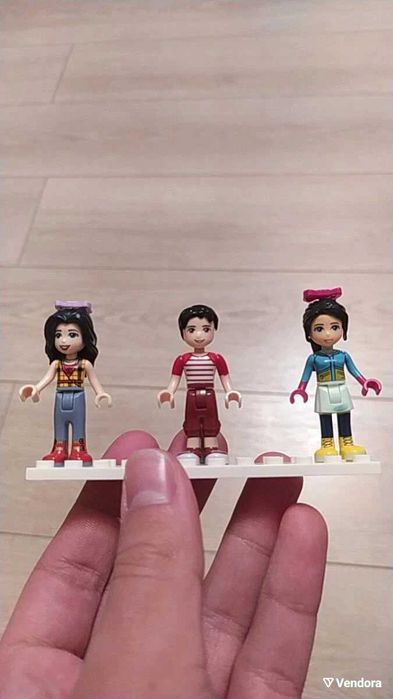 Лего фигурки,които са като нови от различни лего сетове