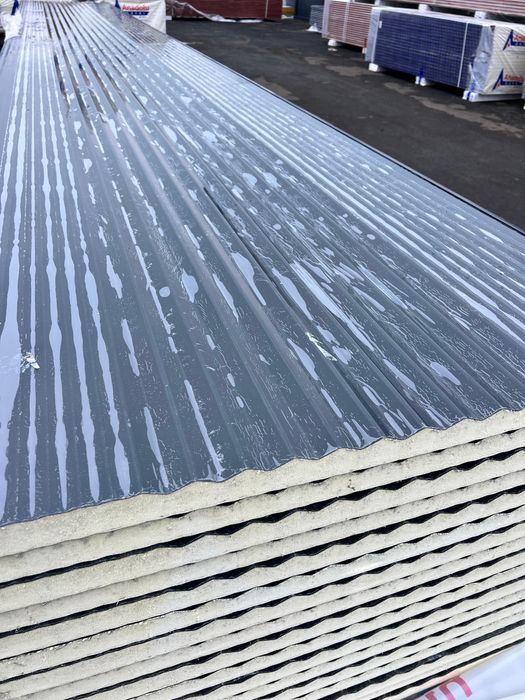 Panouri sandwich termoizolante Acoperis / Perete din stoc