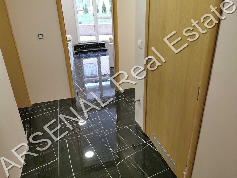 Офис под наем, Банишора