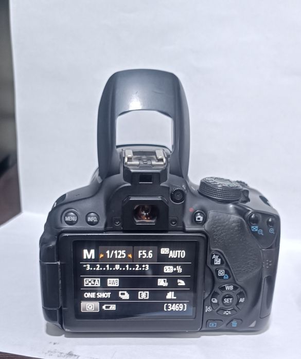 Canon D700 sotiladi 420$