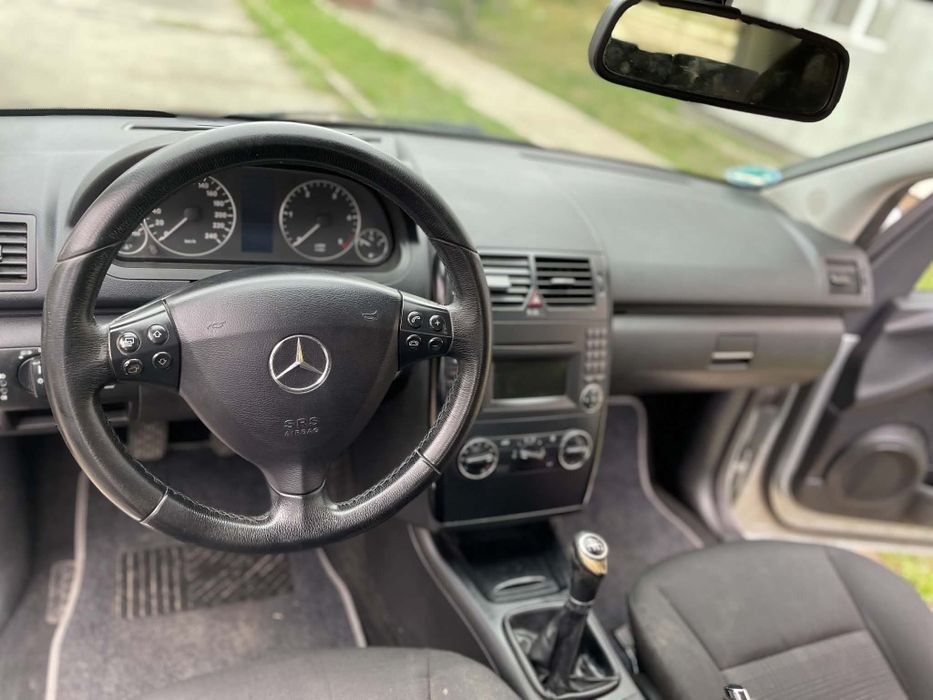 Vând Mercedes A180 2010