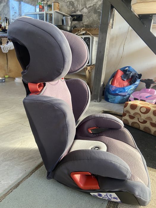 автокресло Chicco (15–36 кг)