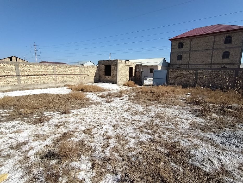 Продам недостроенный земельный участок