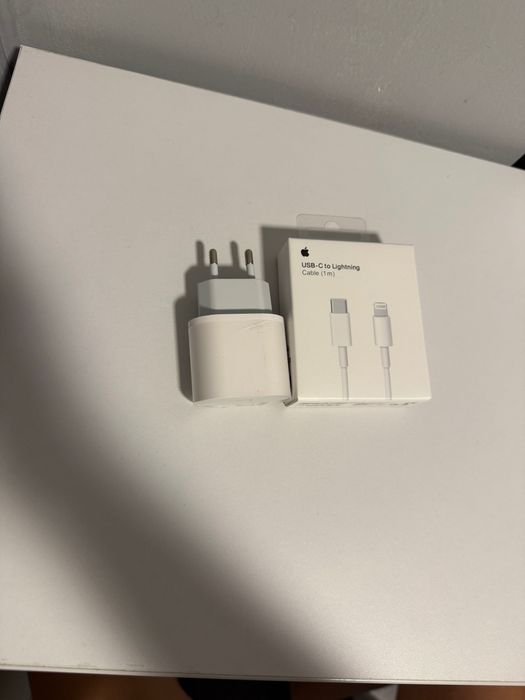 iPhone 11 с чисто ново зарядно