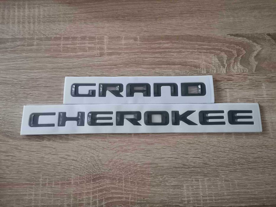 черен надпис емблема Jeep Grand Cherokee
