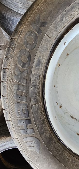 Продам резину б/у два балона 10000
