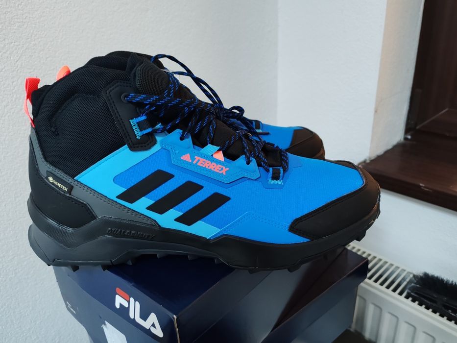 Vind ghete Terex Adidas mărimea 45  și 44.5 46