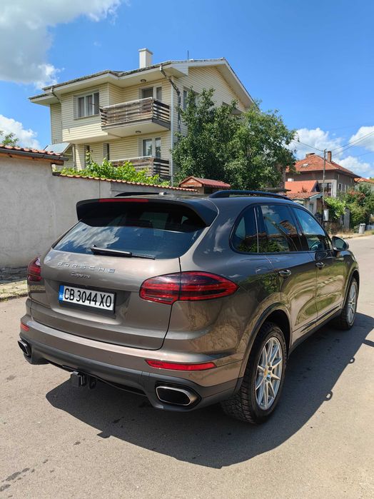 Продавам Porsche Cayenne