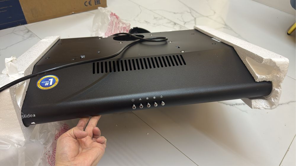 Вытяжка   Midea.