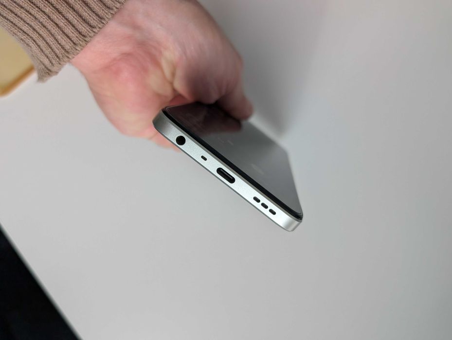 Oppo A38 128GB Impecabil, cutie, cablu USB, folie de rezerva