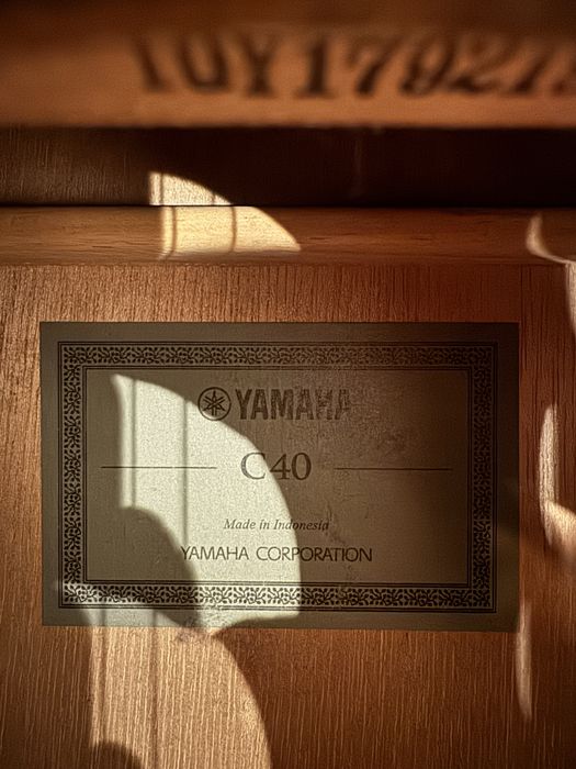 Классическая гитара Yamaha C40. Yamaha C40