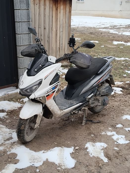 Мопед Liya Макси скутер